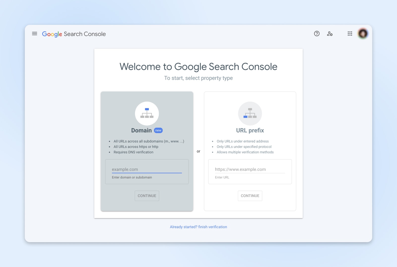 Auf der Seite „Willkommen bei der Google Search Console“ werden zwei Optionen angezeigt: Domain oder URL-Präfix